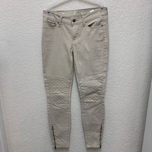 Lucky Brand skinny jeans size 4/27. Low rise.